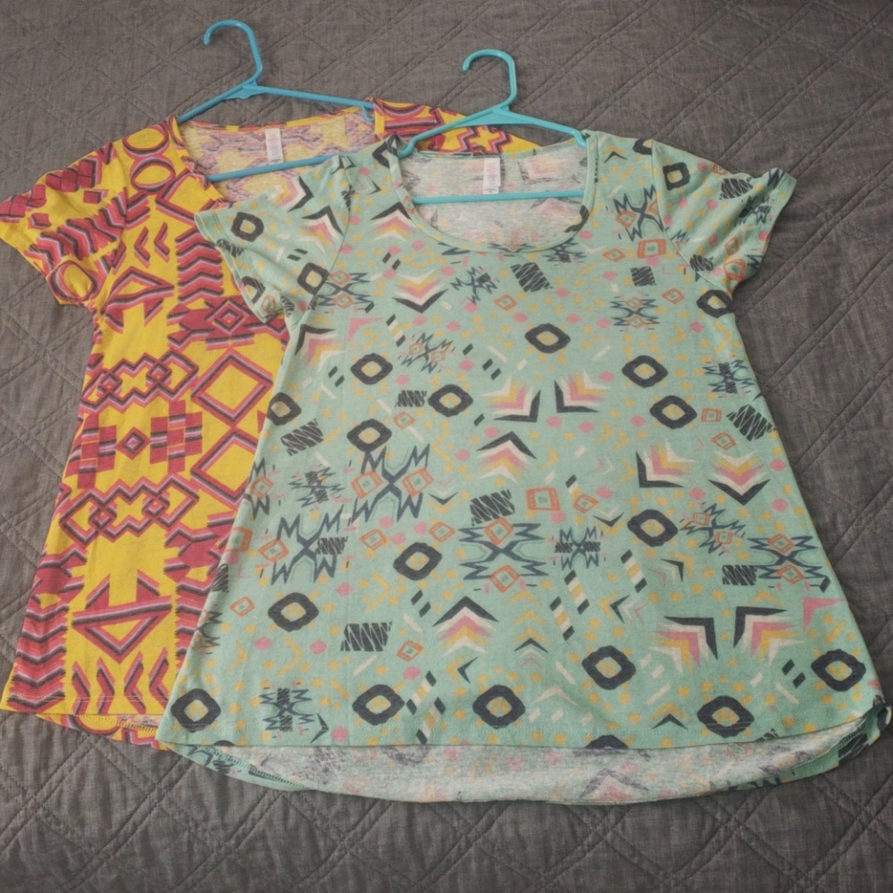 2 LuLaRoe XS Women's Tee's
